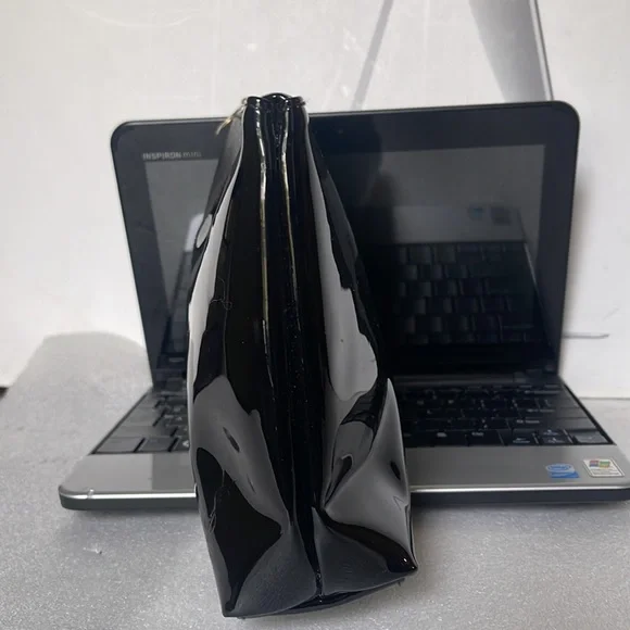 Yves Saint Laurent Beauty Black Patent Leather Cosmetic Bag. - Picture 2 of 11